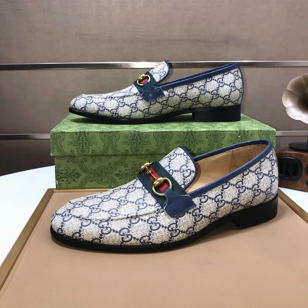 Men's shoes💰500💰Italy's top luxury men's shoe giant (GUCCI) (Gucci) (full cowhide lining) new arrival🍃Original European style🔰 Pleasant to the eye😍In order to make the shoes more durable and non-deformable🌀The production continues to follow traditional methods but there is still no lack of innovation💪Choose original sheepskin for the leather♻️ Smooth and natural And extra bright ⭐Made of imported cowhide, the first choice of rich people 38-45 (45 customized)